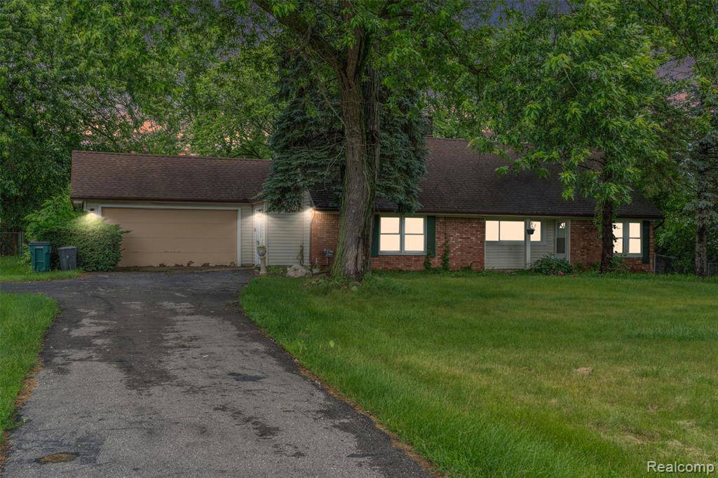 Troy, MI 48098,750 W Square Lake Road