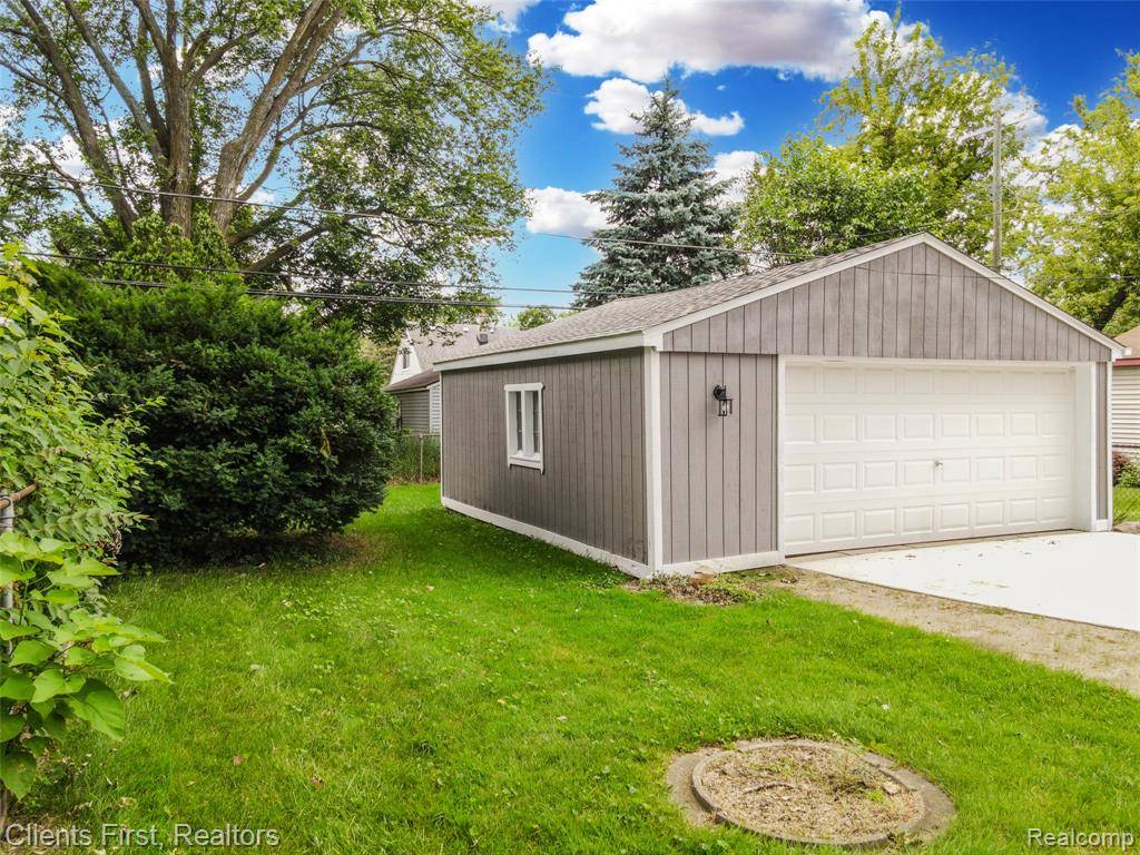 Redford, MI 48240,18473 Olympia