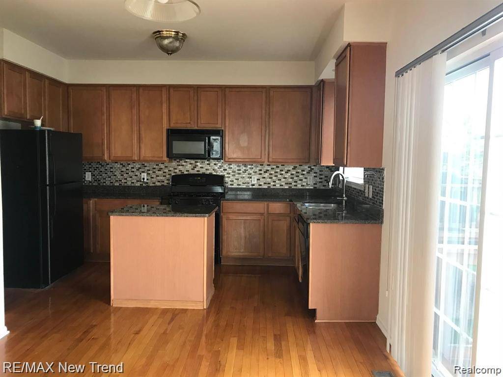 Novi, MI,29353 Douglas Drive