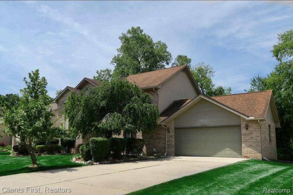 West Bloomfield, MI,7233 OAKWOOD Drive