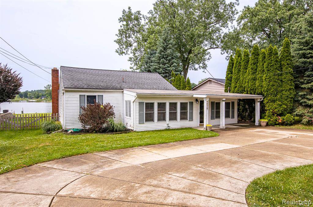 Waterford, MI 48327,4675 Charest Avenue