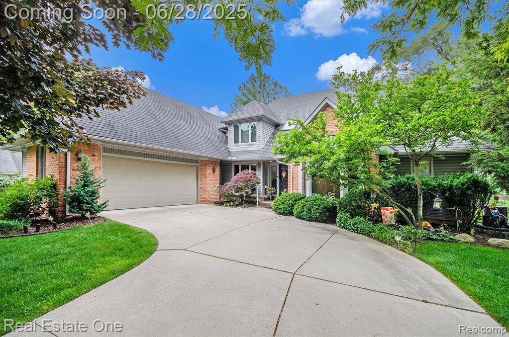Troy, MI 48098,2752 Lenox Drive