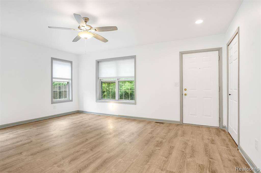 Clinton Twp, MI 48035,35332 Bristlecone