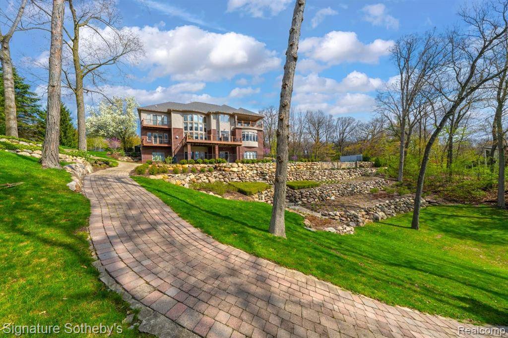 Clarkston, MI 48348,5001 FOREST VALLEY