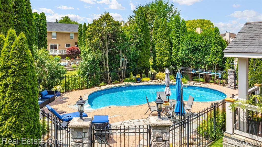 West Bloomfield, MI 48324,7601 Greenway Lane