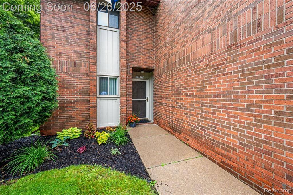 Livonia, MI 48152,33847 Pondview Circle