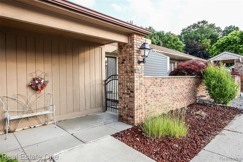 South Lyon, MI 48178,25110 Heritage Court