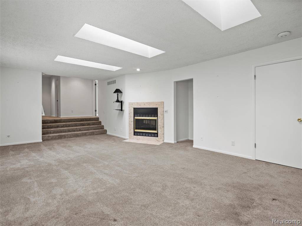 West Bloomfield, MI 48323,5620 EASTMAN Boulevard