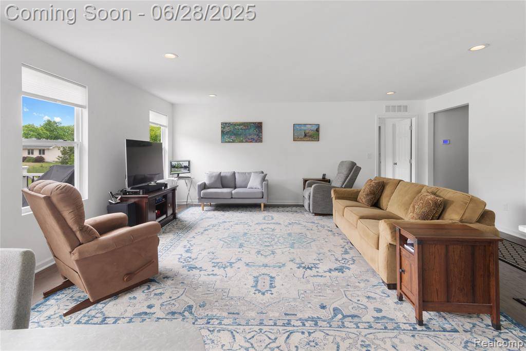 Ypsilanti, MI 48197,10001 Swan Lake Circle