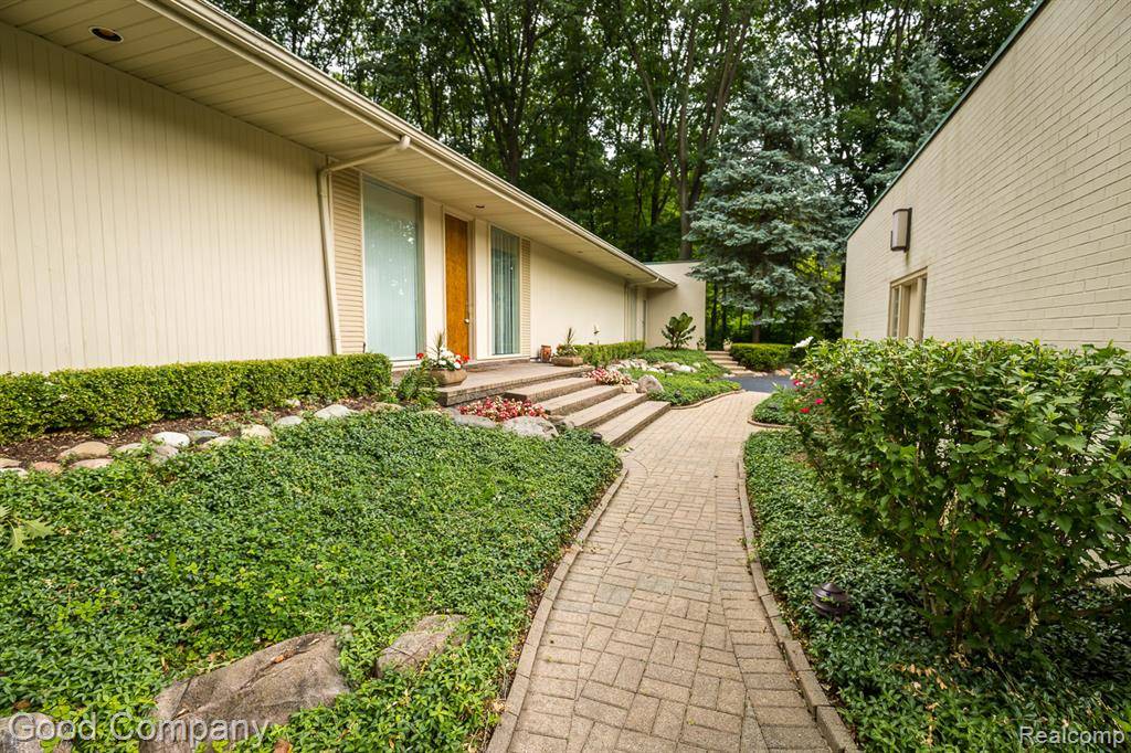 Bloomfield Hills, MI 48304,3788 Crestlake Drive