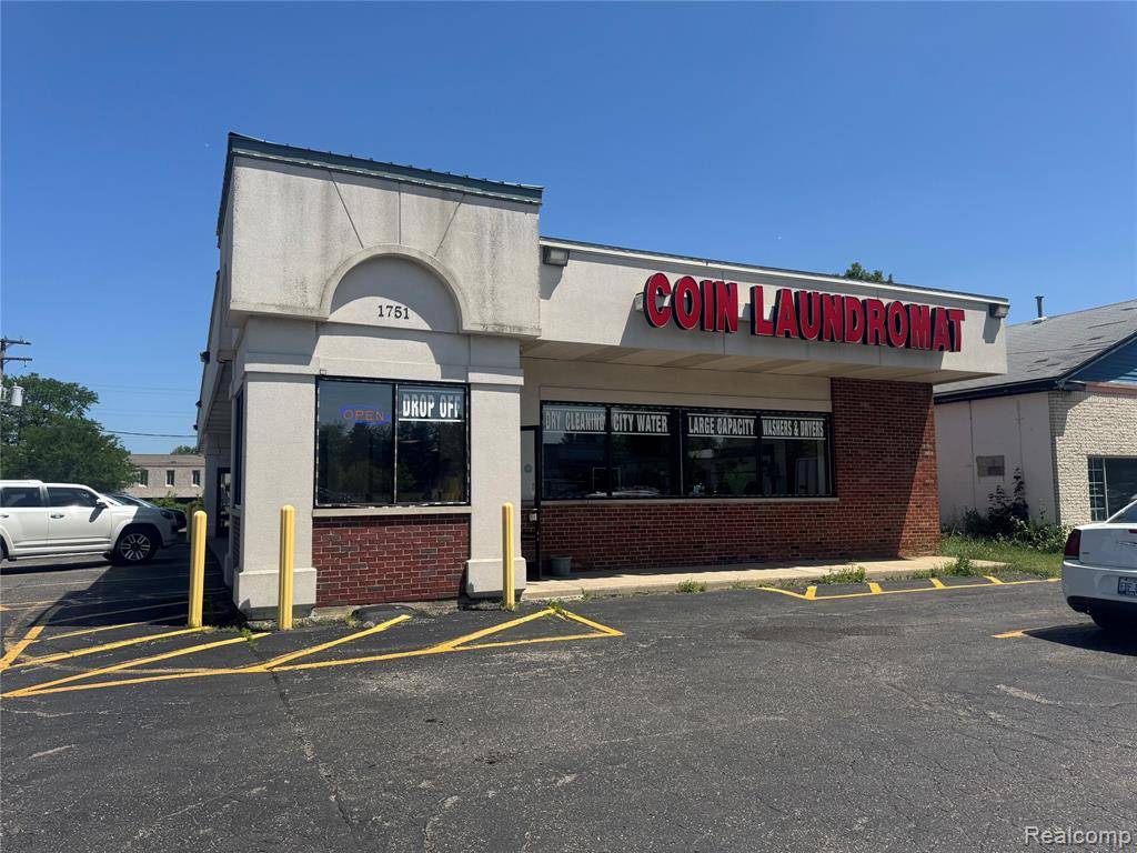 Walled Lake, MI 48390,1751 E West Maple Road