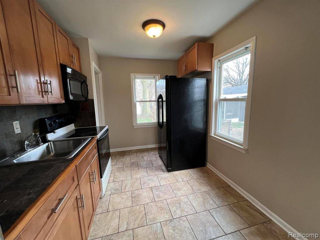 Allen Park, MI 48101,6615 Buckingham Avenue