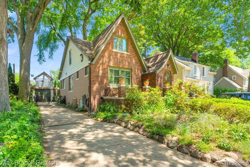 Royal Oak, MI 48067,923 E 5th Street