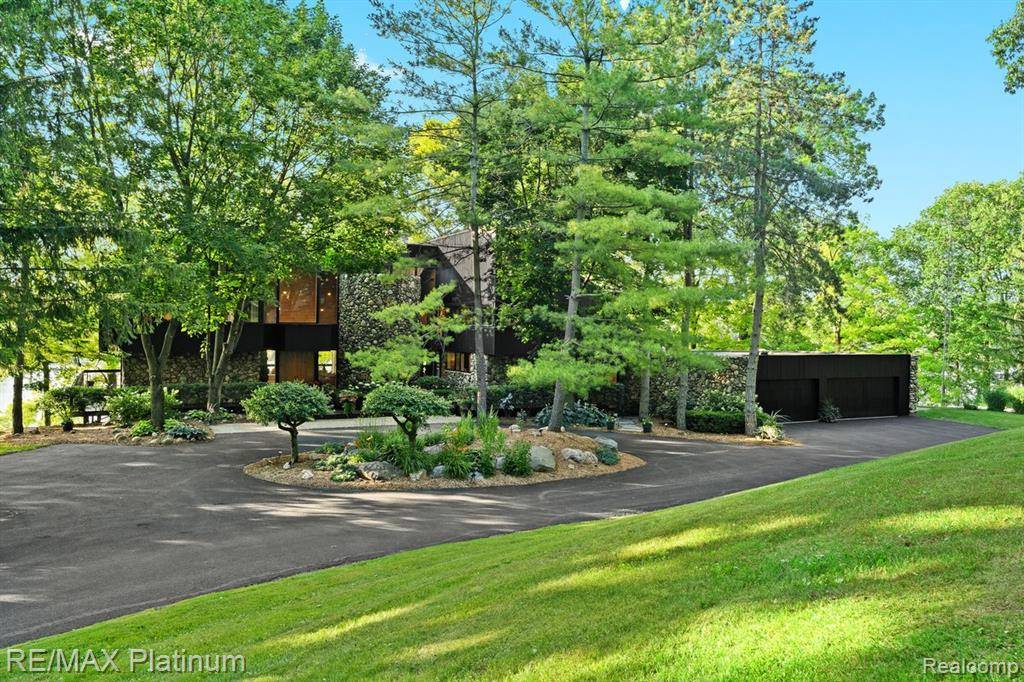 Howell, MI 48843,2095 Brighton Shores Trail