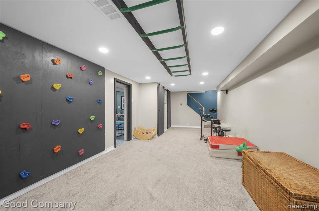 Southfield, MI 48076,30060 Spring River Drive
