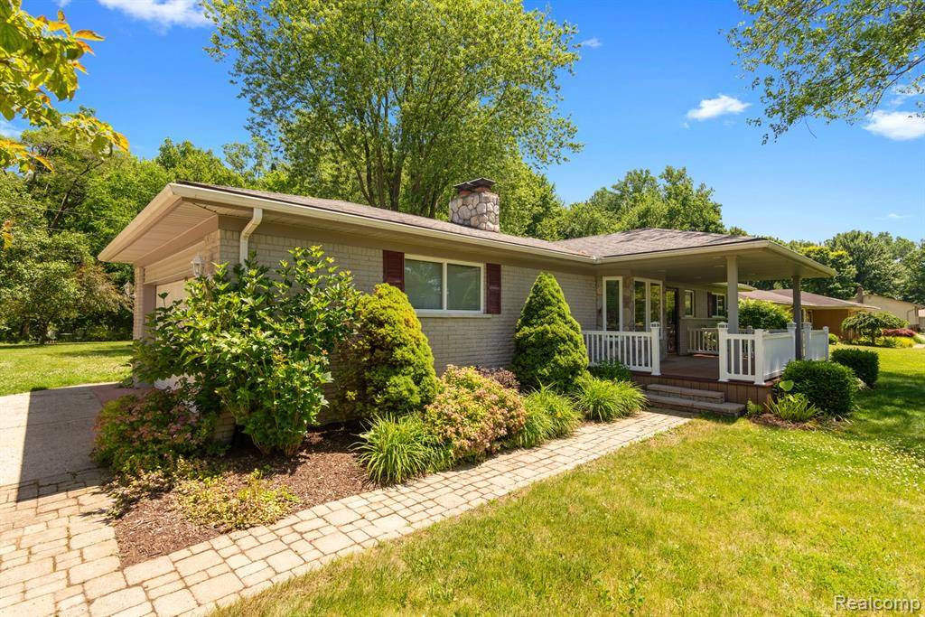 Novi, MI,25762 Strath Haven Drive