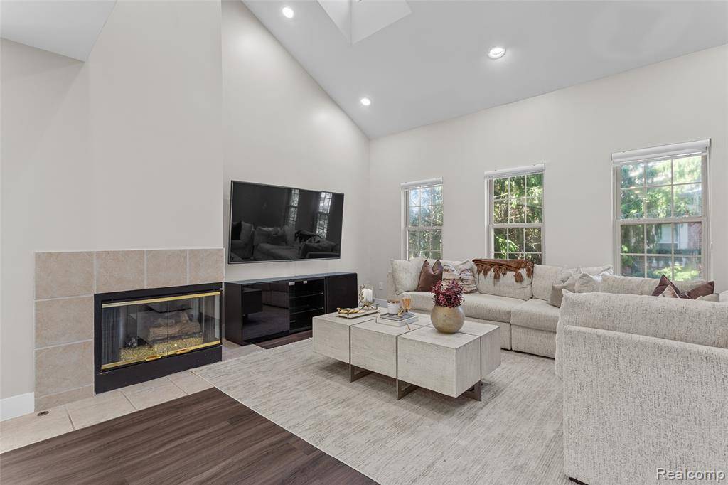 Dearborn, MI 48124,29 W Village Lane