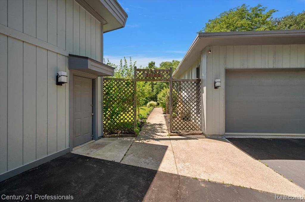Oxford, MI 48370,451 Markwood Drive