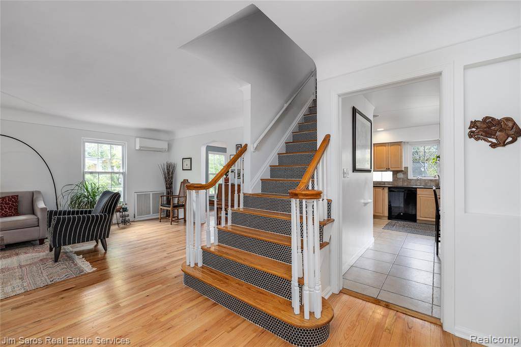 Grosse Pointe Park, MI 48230,1011 Cadieux Road