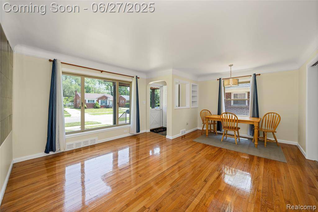 Redford, MI 48240,17381 Lennane