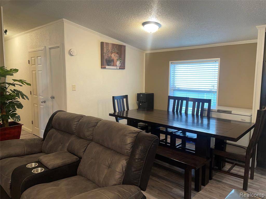 Sterling Heights, MI 48314,43251 Bonaparte
