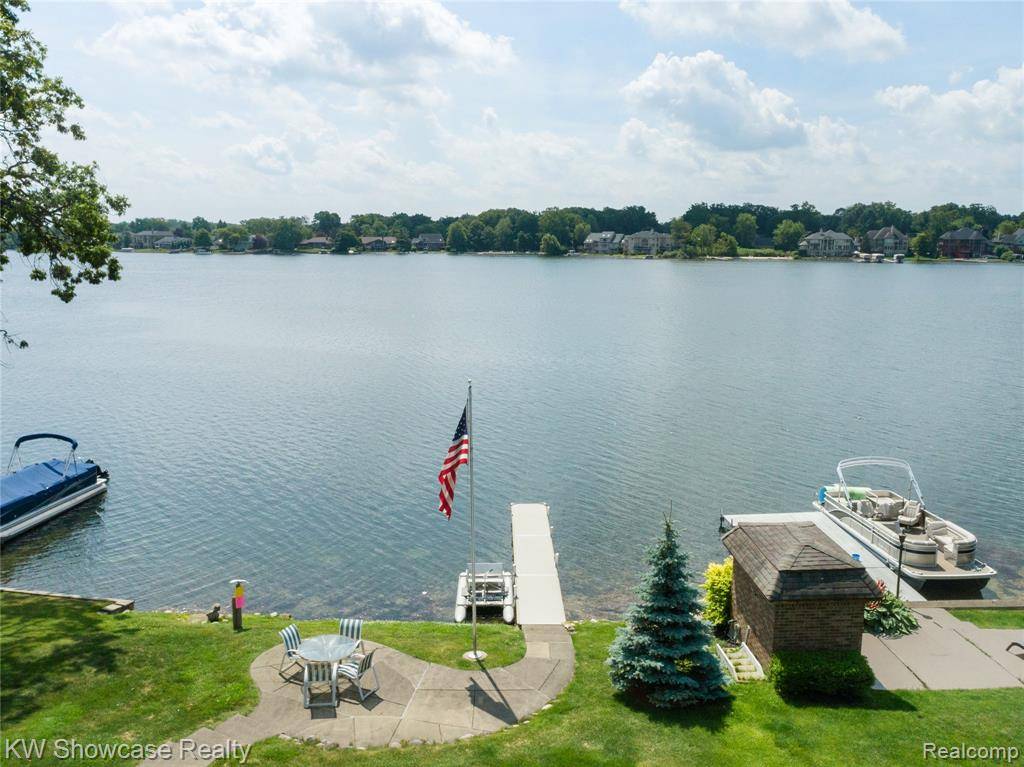Commerce Twp, MI 48382,8741 Edgewood Park Drive
