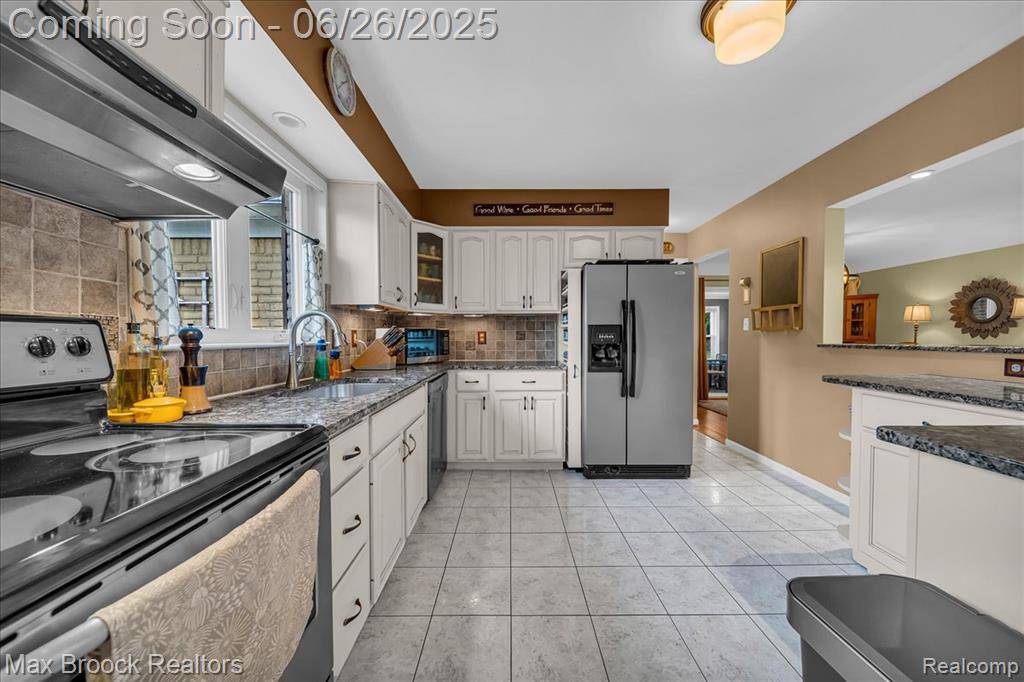 Sylvan Lake, MI 48320,2425 Avondale W Street