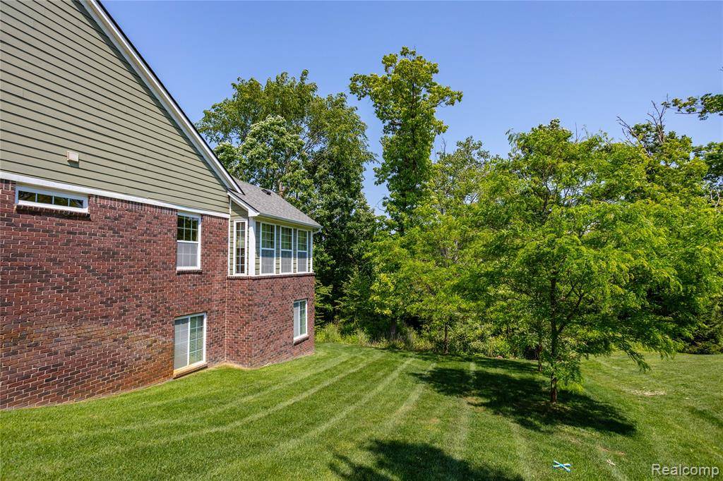 South Lyon, MI 48178,13718 Forest Ridge Circle