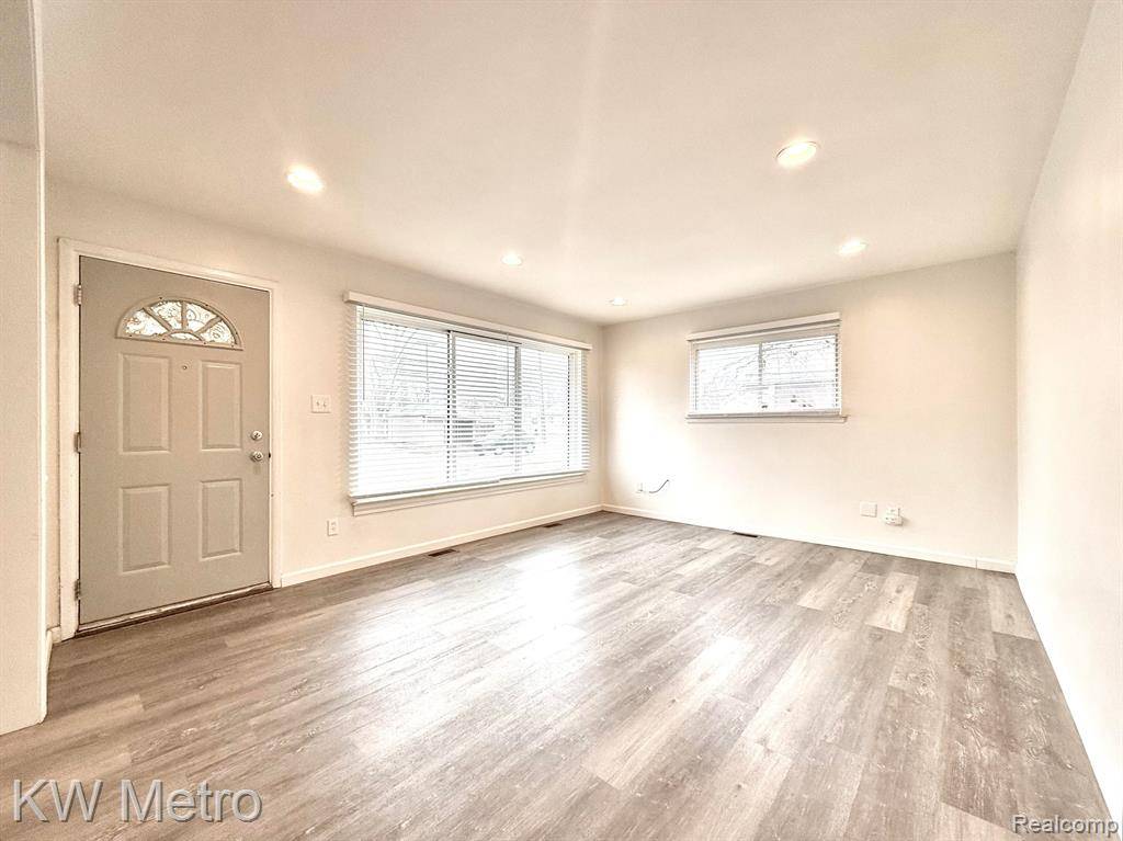Oak Park, MI 48237,13231 ALBANY Street