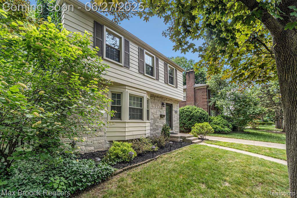 Royal Oak, MI 48073,2416 Elmhurst Avenue