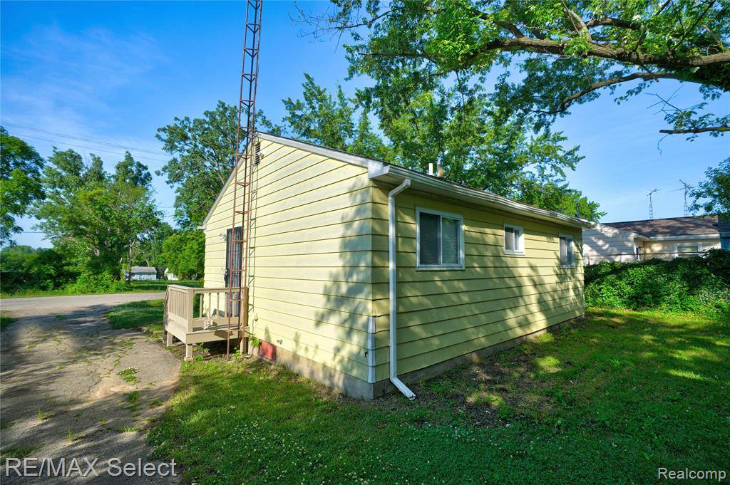 Davison, MI 48504,3062 Walton Avenue