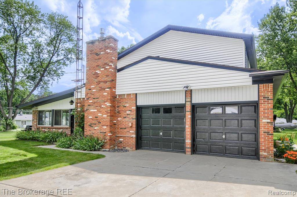 Burton, MI 48509,6228 Greenview Drive