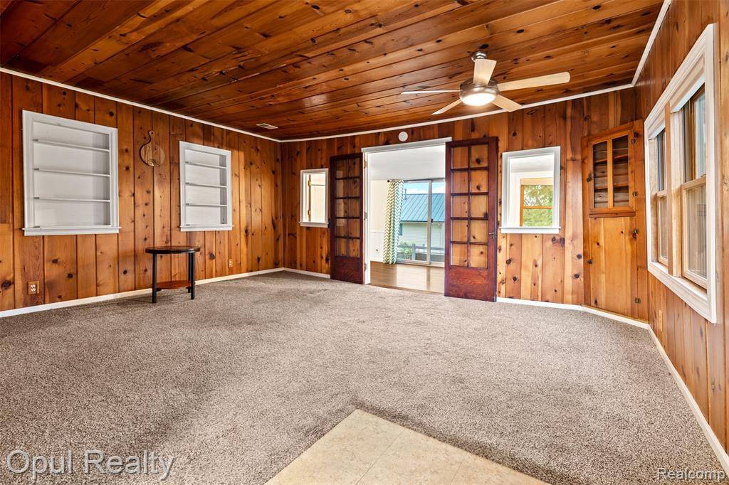 Pinckney, MI 48169,11134 PATTERSON LAKE Drive
