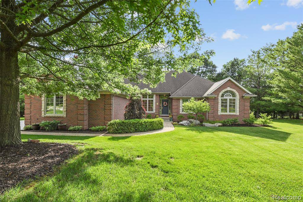 Leonard, MI 48367,225 Redwood Lane