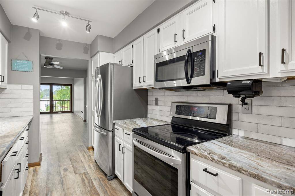 Belleville, MI 48111,48201 Bayshore Drive
