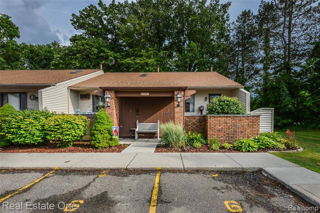 South Lyon, MI 48178,25691 LEXINGTON