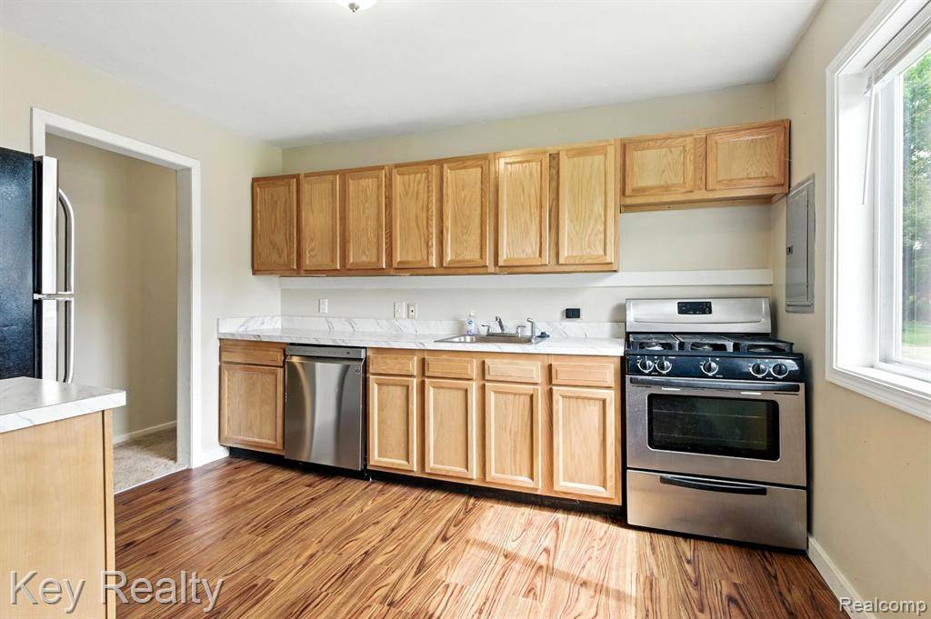 Westland, MI 48186,32420 Muskegon Court