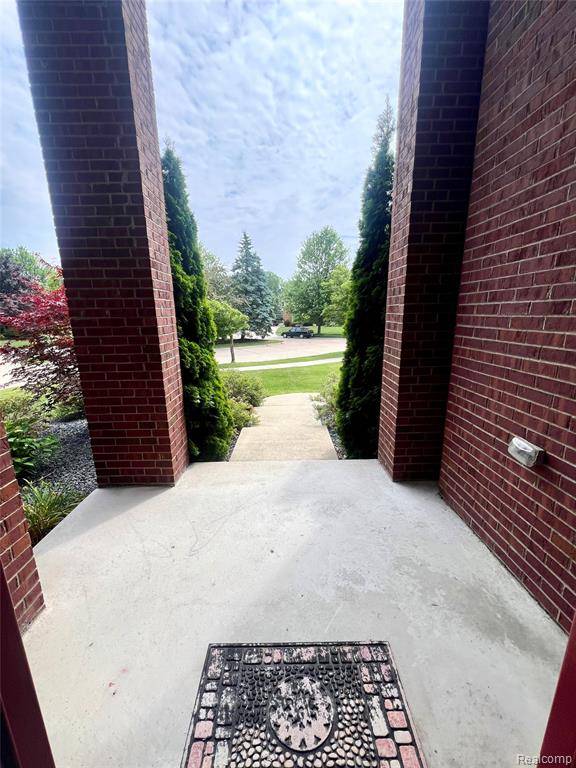 Canton, MI 48187,8193 N Pointe Court