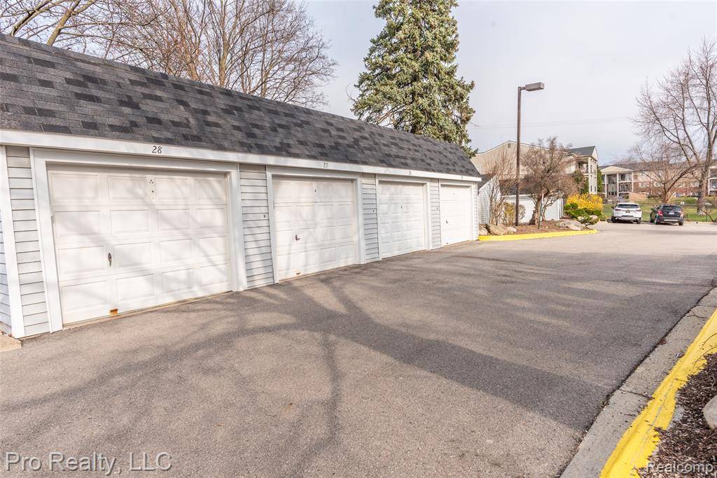 Waterford, MI 48328,3559 PORT COVE Drive