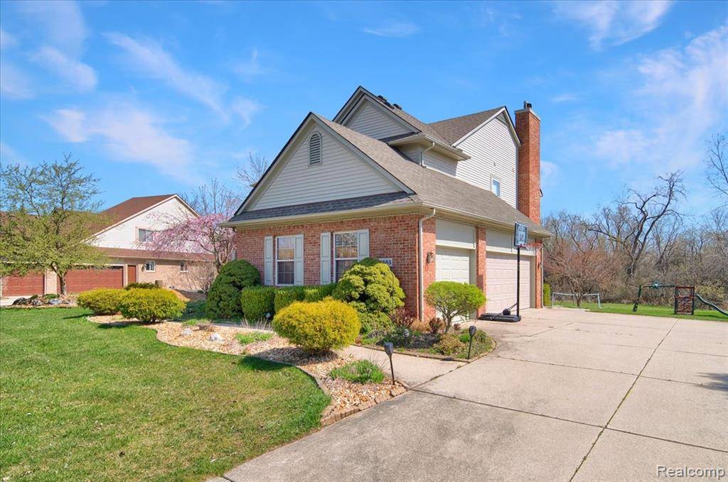Canton, MI 48188,2565 RIVER WOODS N Drive
