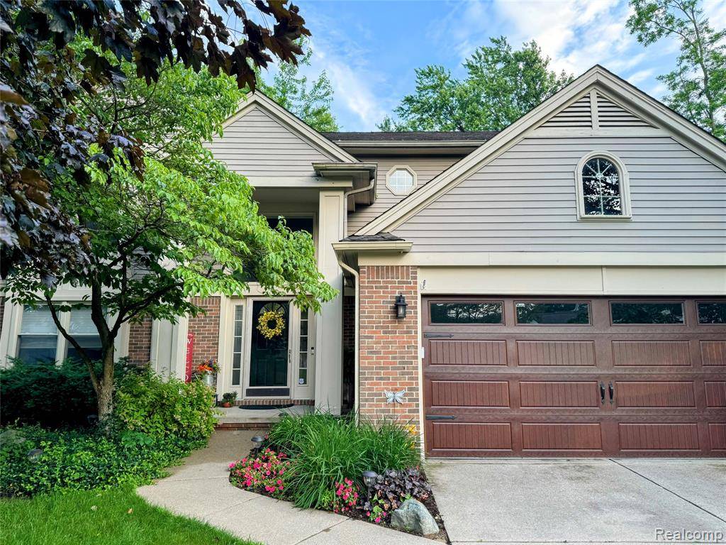 West Bloomfield, MI 48324,7320 Willow Oak Drive