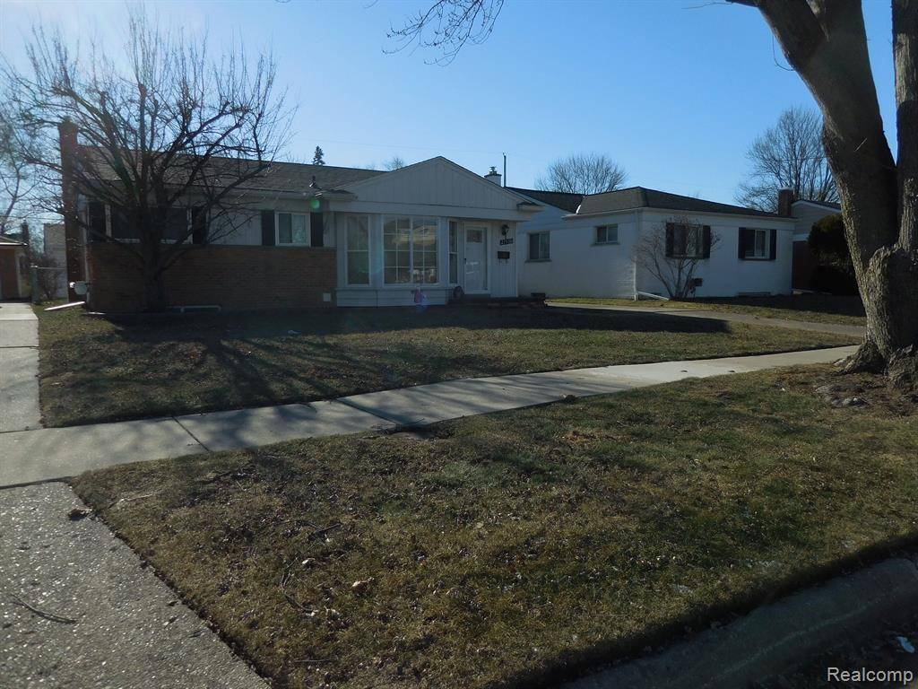 Saint Clair Shores, MI 48082,21530 Tanglewood Street