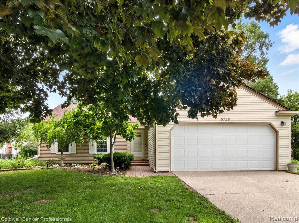 Waterford, MI 48327,5728 Coach House Court
