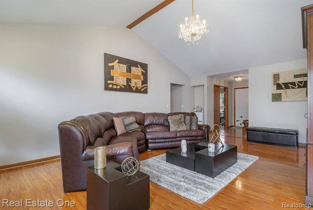 Troy, MI 48083,2579 Parasol Dr