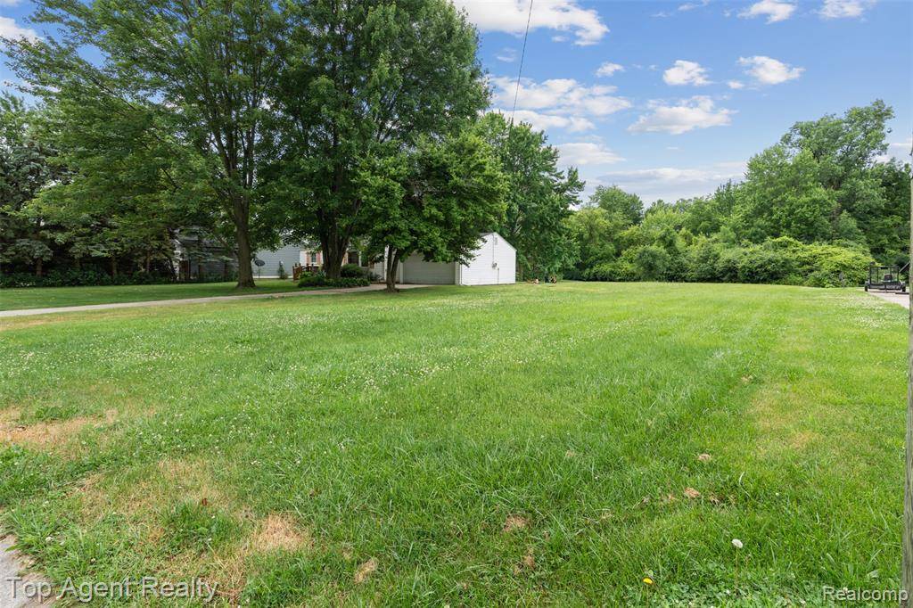 Sterling Heights, MI 48310,37337 Curwood Drive