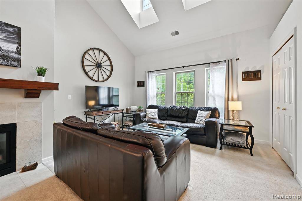 Livonia, MI 48154,16836 Farmington Road