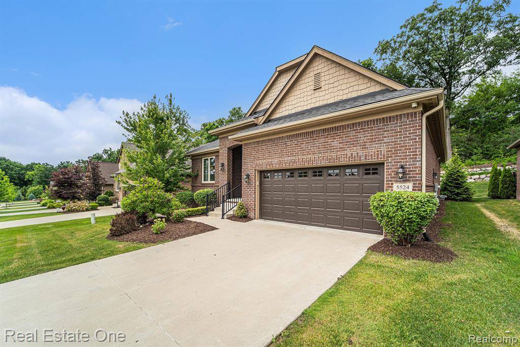 Clarkston, MI 48348,5524 WOODFALL Road