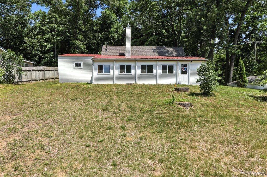 Columbiaville, MI 48421,1264 Lakeshore Drive