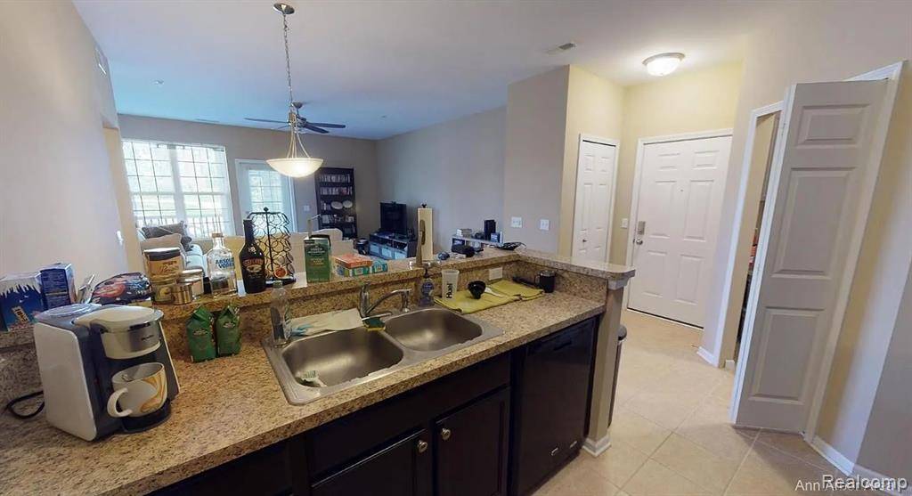 Ann Arbor, MI 48103,1030 W Summerfield Glen Circle