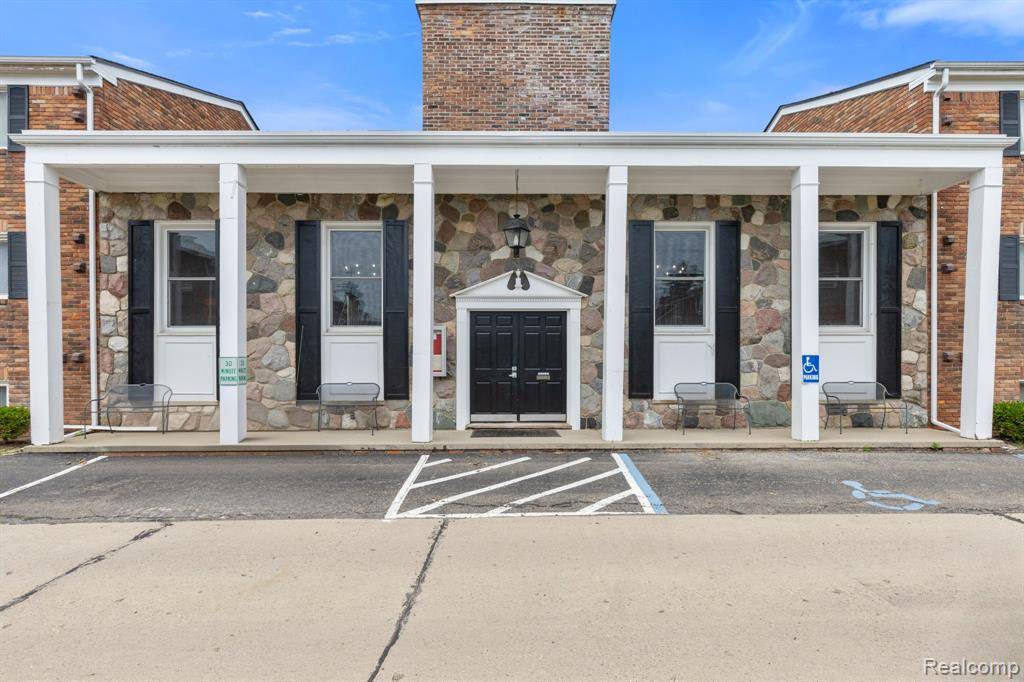 Farmington, MI 48336,31831 Grand River Avenue